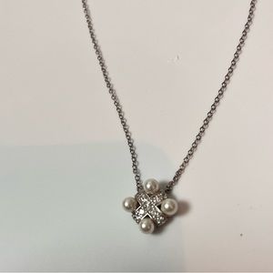 Silver Square Pearl diamond necklace.